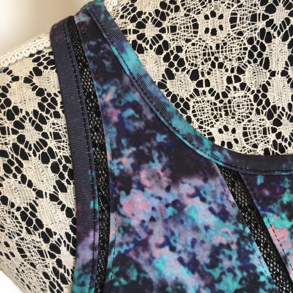 2 for $40🩷 FABLETICS shorts and sports bra set - Picture 2 of 11